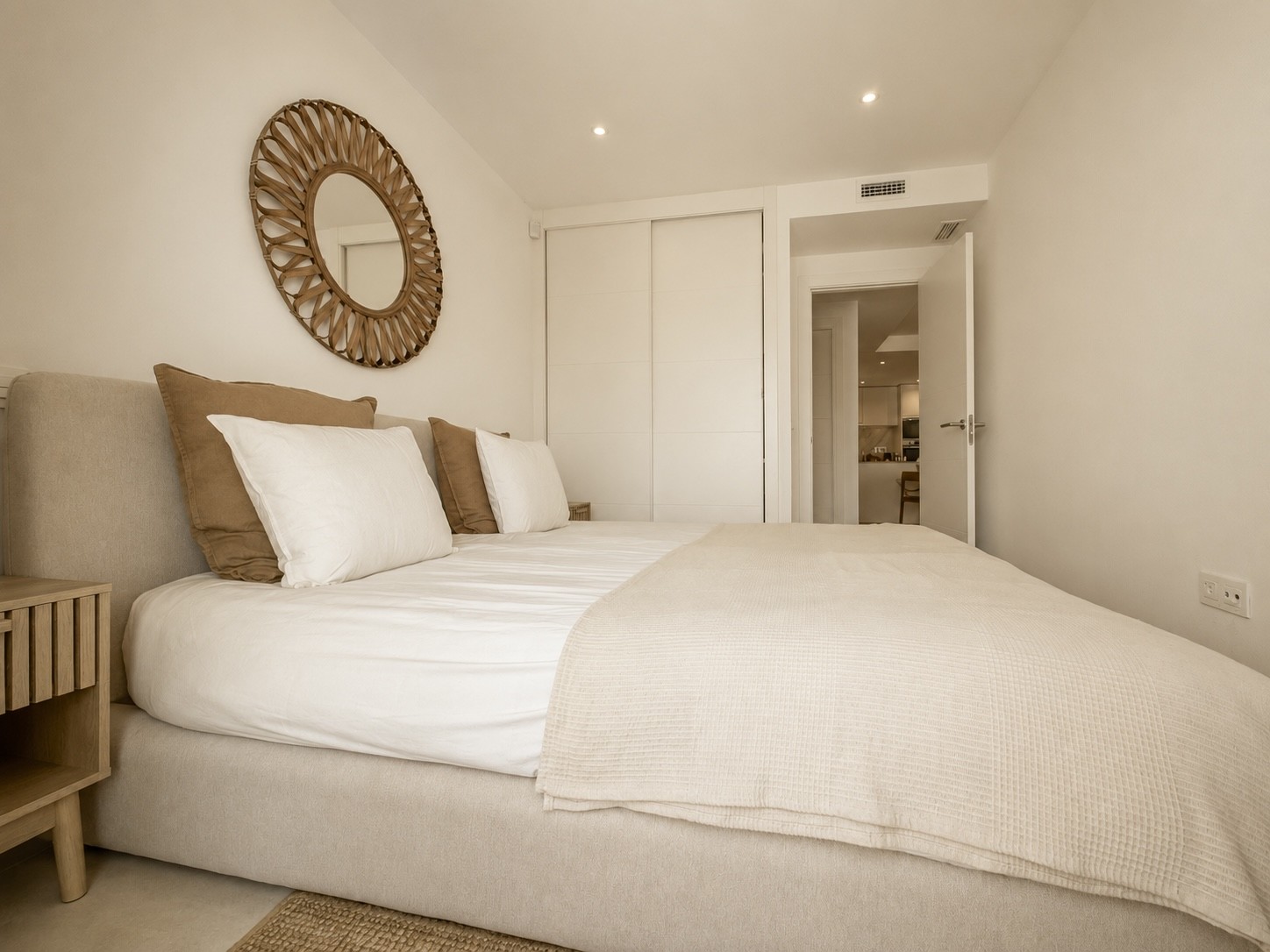 Slaapkamer in warme aardetinten